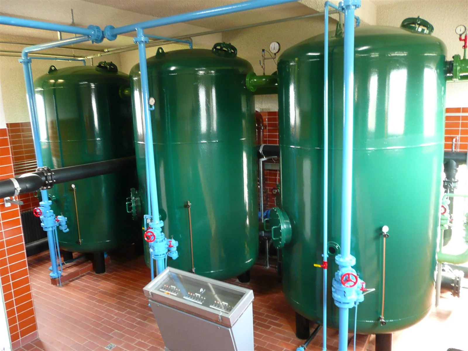 Closed pressure filters at a groundwater treatment works